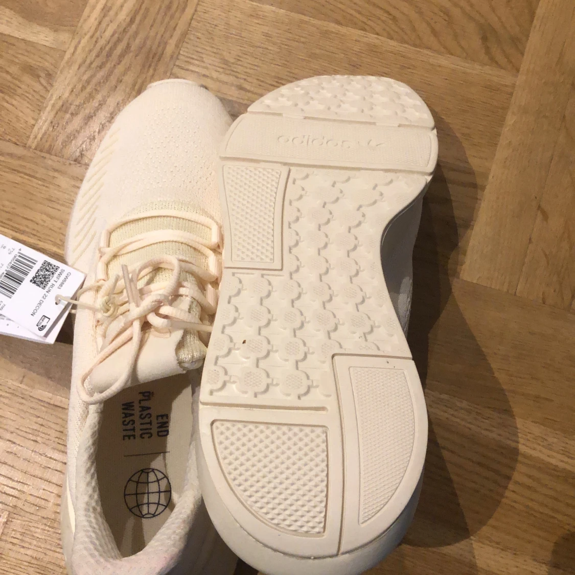 Beige sneakers från Adidas - 92