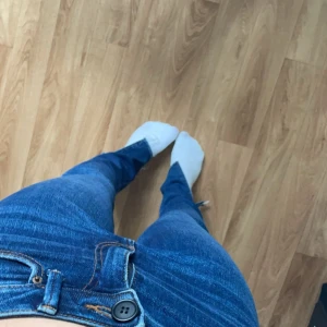 Mörkblå jeans  - Det är storlek s passar bra i längden för mig som är 165 men kan även passa för dom som är lite längr. Inte använda mycket 💗