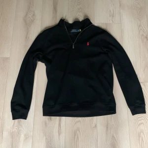 Ralph Lauren quarter zip - Ralph lauren quarter zip Säljer för den är för liten så knappt använd  