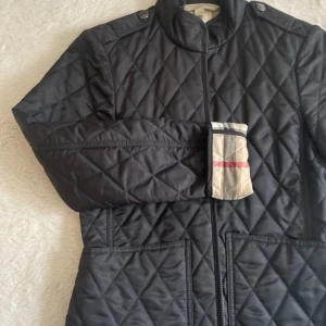 Burberry jacka xs - Storlek xs svart toppskick 