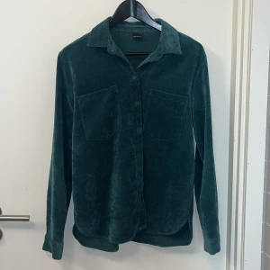 Manchesterskjorta - Manchesterskjorta, färg: mörkare grön (typ bottle green)
