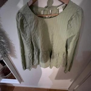 Fin topp - Säljer denna fina toppen då den inte kommer till användning 