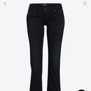Lågmidjade jeans - Lågmidjade jeans från LTB, använda 1 gång, jättebra skick. Storlek 26x32, nypris 900kr