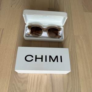 Chimi solglasögon i nyskick säljer då jag inte är i behov av dem.