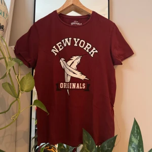 T-Shirt - T-shirt från Jack and Jones med Vintage tyck som ja tycker är fett snyggt!  Hör gärna av er vid intresse😁