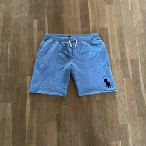 Polo Ralph lauren shorts  - Oanvända polo Ralph lauren shorts som säljs eftersom de inte kommer till användning. För ytligare bilder och frågor kontakta gärna säljaren!