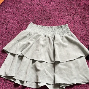 Grön kjol - Turkos kjol från Only. Fint skick. Pris diskuterbart ❤️