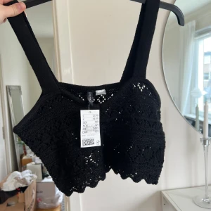 Svart virkad topp - Oanvänd med prislapp