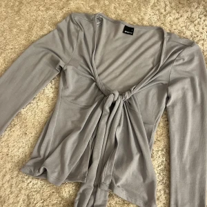 Knytblus - Superfin blus från Gina Tricot, aldrig använd, storlek S 💘💘