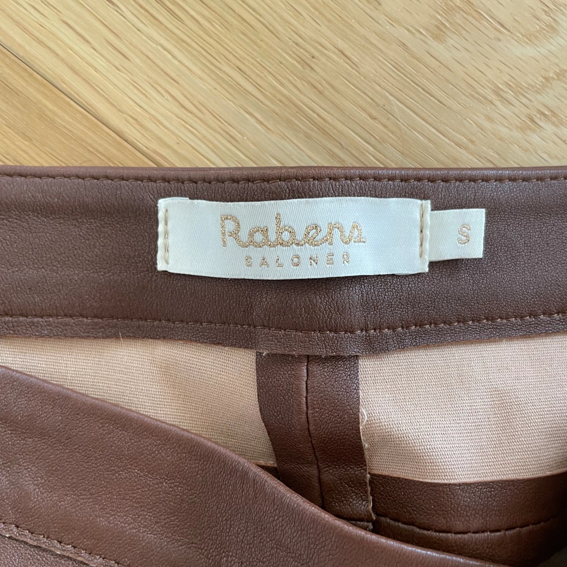 Rabens Saloner skinnbyxor Chestnut  - 90