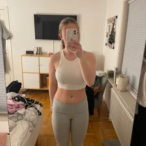 Crop top från Zara - Crop top från Zara i storlek S