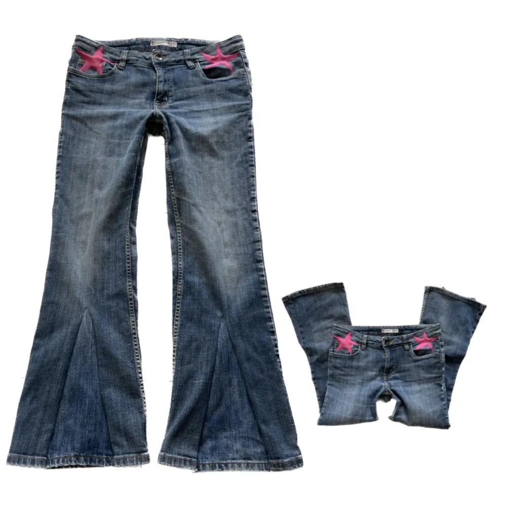 Säljer dessa jeans re- designed av mig. Passar storlek S /M, stretchigt och skönt material. 88 cm midja/höft, 74 innerbenslängd, 40 runt lår. 💕 jag är 168 cm💕. Jeans & Byxor.