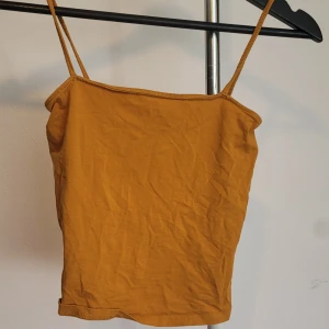 linne  - senapsgult spaghetti strap linne 