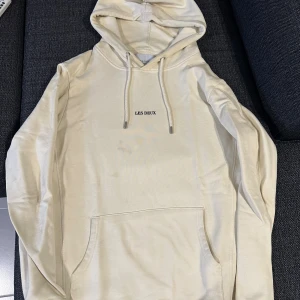 Les deux hoodie  - Fin les deux hoodie i storleken S  Färg: beige  