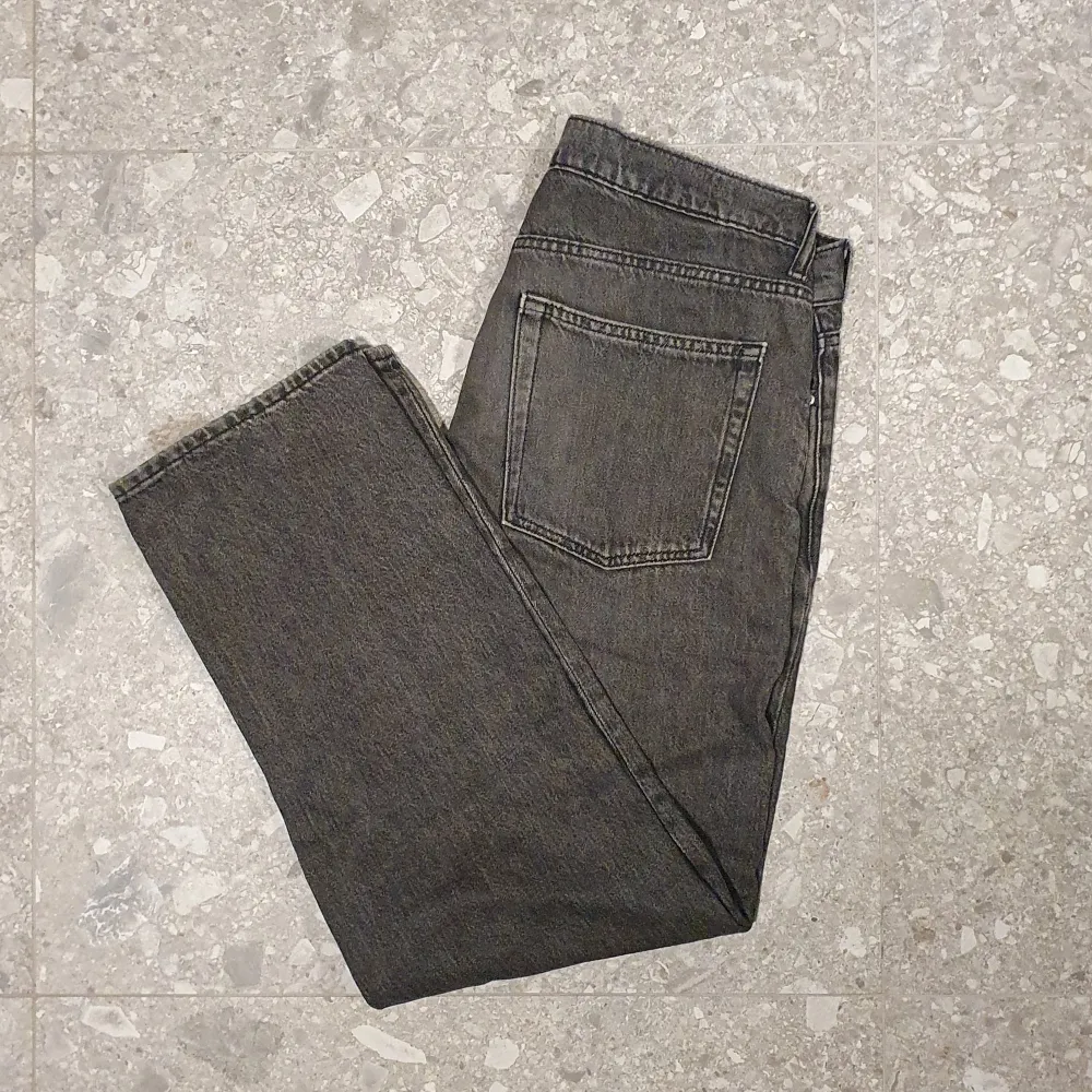 Säljer mina svart/gråa vailent jeans för att de blivit för små!||Skick 8/10 ||priset kan diskuteras vid snabb affär ||hör av dig vid frågor||. Jeans & Byxor.