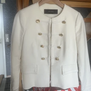 Kavaj - Väldigt fin och elegant kavaj!