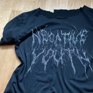 Rhimestone T-shirt  - Inte andvönt på as längre (of shoulder) 