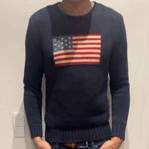 Ralph Lauren USA flagga - Säljer en riktigt fet raffe tröja som är i väldigt bra skick. Nypris ligger runt 5000kr mitt pris är 1149. Bara skriva får frågor mm.