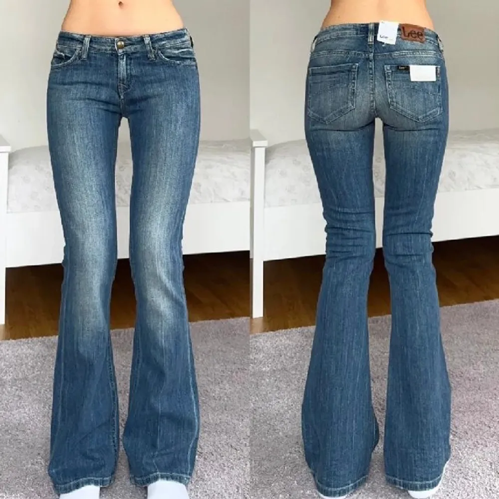 Lågmidjade bootcut jeans, köpt på plick. Använt max en gång pga att de inte passade  Midja: 73  Innerben: 81. Skriv privat för fler frågor eller egna bilder! (Pris kan diskuteras) . Jeans & Byxor.