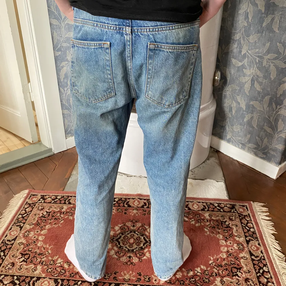 Hej! Jag säljer dessa jeans från Grunt. De är i färgen smuts blå. Original pris: 650kr (inte säker). Jag säljer  de för att de inte kommer till användning. Skriv privat om intresse. . Jeans & Byxor.