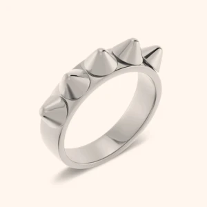 Edblad ring - Höjd- 5 mm, bredd- 5 mm. Edblad ring som var köpt för 349kr, säljer pga inte kommer till användning längre💗