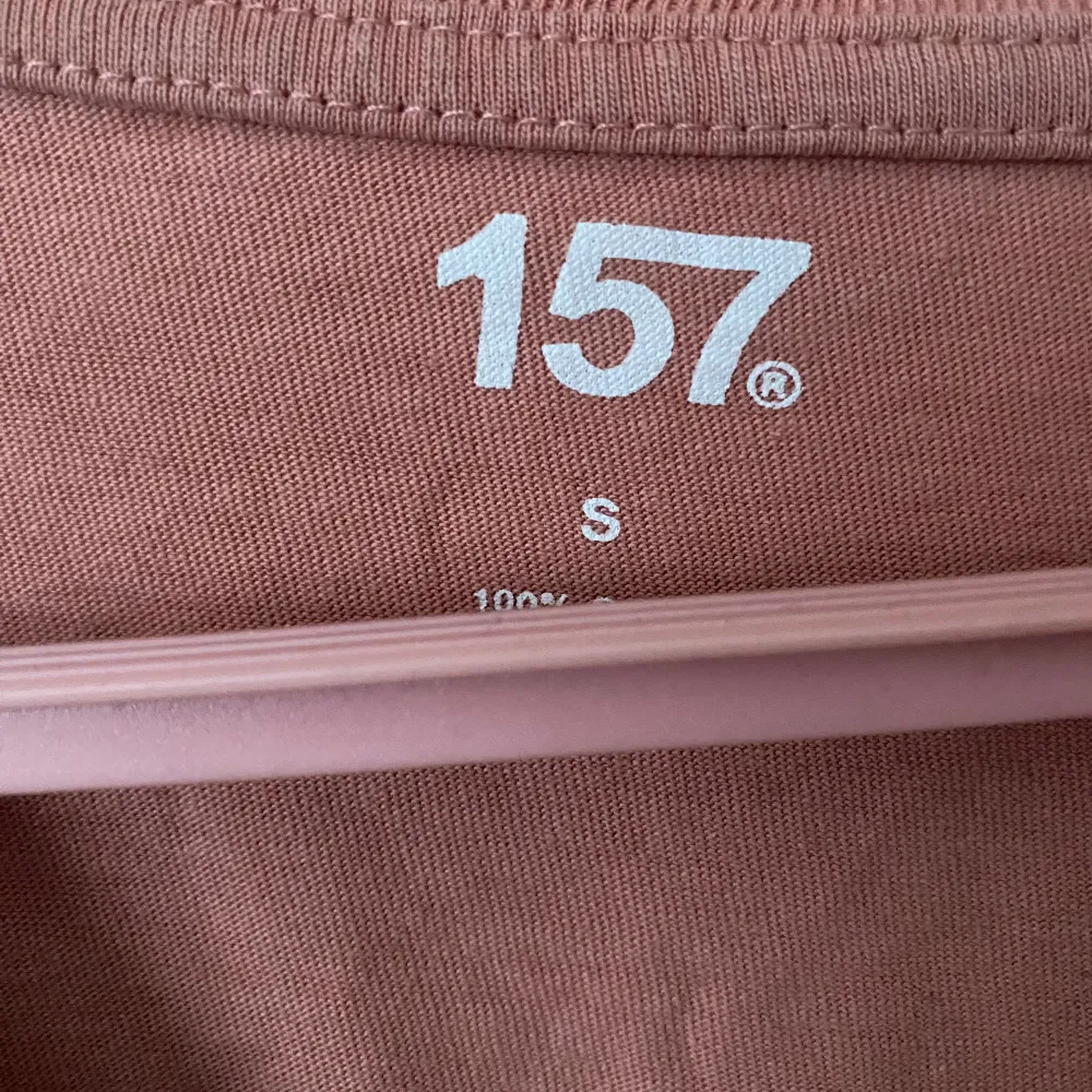 Rosa tröja från lager 157  Använd ofta . T-shirts.