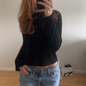 Topp - Jättefin topp som jag säljer då det inte är min stil längre, den är sparsamt använd och kommer från Bikbok.