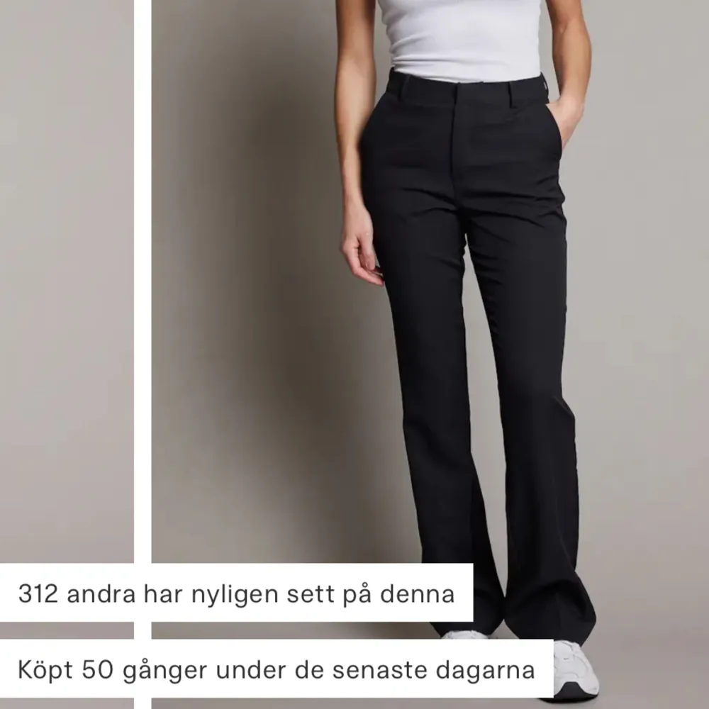 Svarta kostymbyxor från bikbok, modellen Vilma i strl 34, har inte använt byxorna på väldigt länge, de har inga defekter! Köpte för 400/500, kommer inte ihåg😅 Säljer för 200💕. Jeans & Byxor.