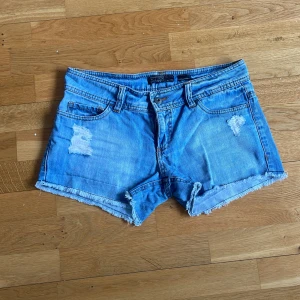 Jeansshorts - Super fina jeansshorts från Only. Lowwaist❤️