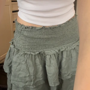 Grön kjol - Jättefin grön somrig kjol💕
