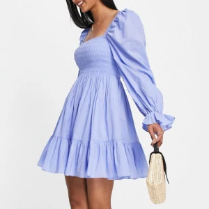 Blå klänning - Helt oanvänd klänning från other stories med tagg kvar! Jättefin, inköpt i somras men har inte kommit till användning. Nypris 1000 kr, säljer för 550 👗 