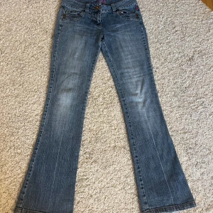 Snygga jeans - Säljer dessa läckra jeans då de är för små tyvärr🥰