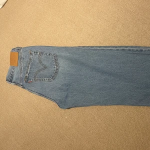 Levis jeans - Ljus blåa Levis jeans Ribcage straight ankle storlek W29 L31 Aldrig använda  Nypris 1319kr