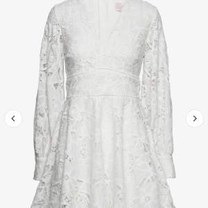 Säljer denna klänning! Aldrig använd, prislapp kvar. Ord pris 2999kr från Love Lolita🩷 PRIS KAN DISKUTERAS