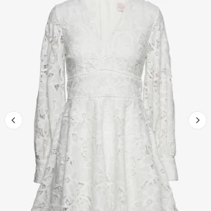 Student klänning - Säljer denna klänning! Aldrig använd, prislapp kvar. Ord pris 2999kr från Love Lolita🩷 PRIS KAN DISKUTERAS