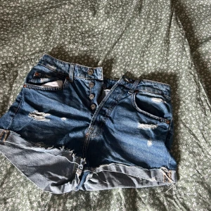 Jeans shorts  - Blå jeans shorts som jag växt ur, dom är i bra skick och rätt så nya