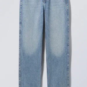 Weekday rowe jeans - Säljer dessa högmidjade jeansen från Weekday då jag inte får användning av dem längre💓💓om du vill ha fler bilder eller har andra frågor skriv till mig😽