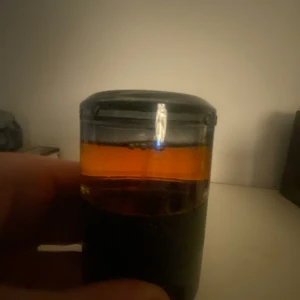 azzaro the most wanted parfum  - En väldigt bra parfym som håller länge och luktar väldigt mycket som en varm brasa. Öppen mot byten  Ca 90 utav 100ml