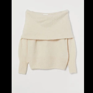 Off shoulder tröja  - En jätte fin vit/beige stickad off shoulder tröja den är från hm (bilden är lånad) hoppa någon blir intresserad och vill köpa