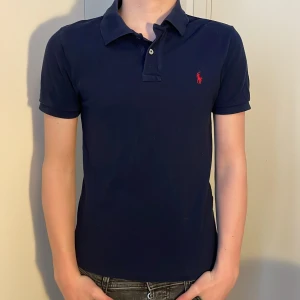 Raffe Pike - Barnstorlek L (14-16 år) Jag är ca 175 och den sitter lite tajt på mig. Skriv vid intresse