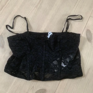 Topp - Jätte jätte fin topp man matchar till exakt allt typ, inget fel med den typ aldrig använt då jag köpt 2 likadana