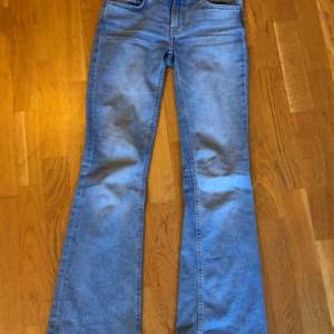Ljusa lågmidjade jeans Lager 157, storlek XS. Fint skick. 