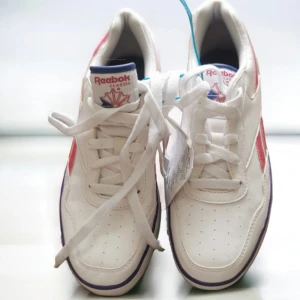 Reebok  - Nya Oanvända Reebok Storl 37 Kartongen finns ej kvar Katt finns i hemmet 