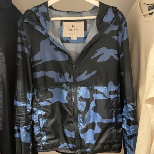 Woolrich Windbreaker - I nyskick. Går inte att få tag i längre, slutsåld överallt. Passar S-M.