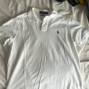 Ralph Lauren Piké  - Snygg piké från Ralph Lauren! Säljes då den inte används! 8/10 skick