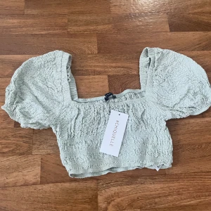 Söt sommartopp - Somrig mintgrön topp från chiquelle i storlek 36, aldrig använd då den är för stor för mig
