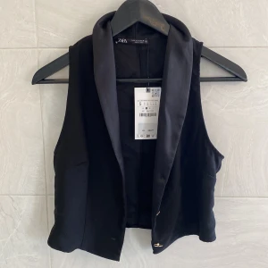 Väst - Oanvänd väst (blus) från Zara! 