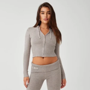Lounge sett - Hej! Säljer nu mitt populära lounge sett som är en kopia på Frankies bikinis sett i färgen beige/brun. Har endast använt den 2-3 ggr och därför säljer jag den då den inte kommer till bruk nå mer. Skriv gärna för fler bilder eller frågor !💕