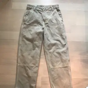 Säljer de här carpenter jeans för att jag inte har användning av de längre och har knappast använt de. Storlek xs.