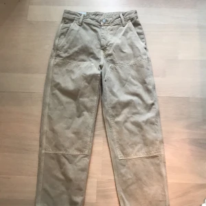 Carpenter jeans  - Säljer de här carpenter jeans för att jag inte har användning av de längre och har knappast använt de. Storlek xs.